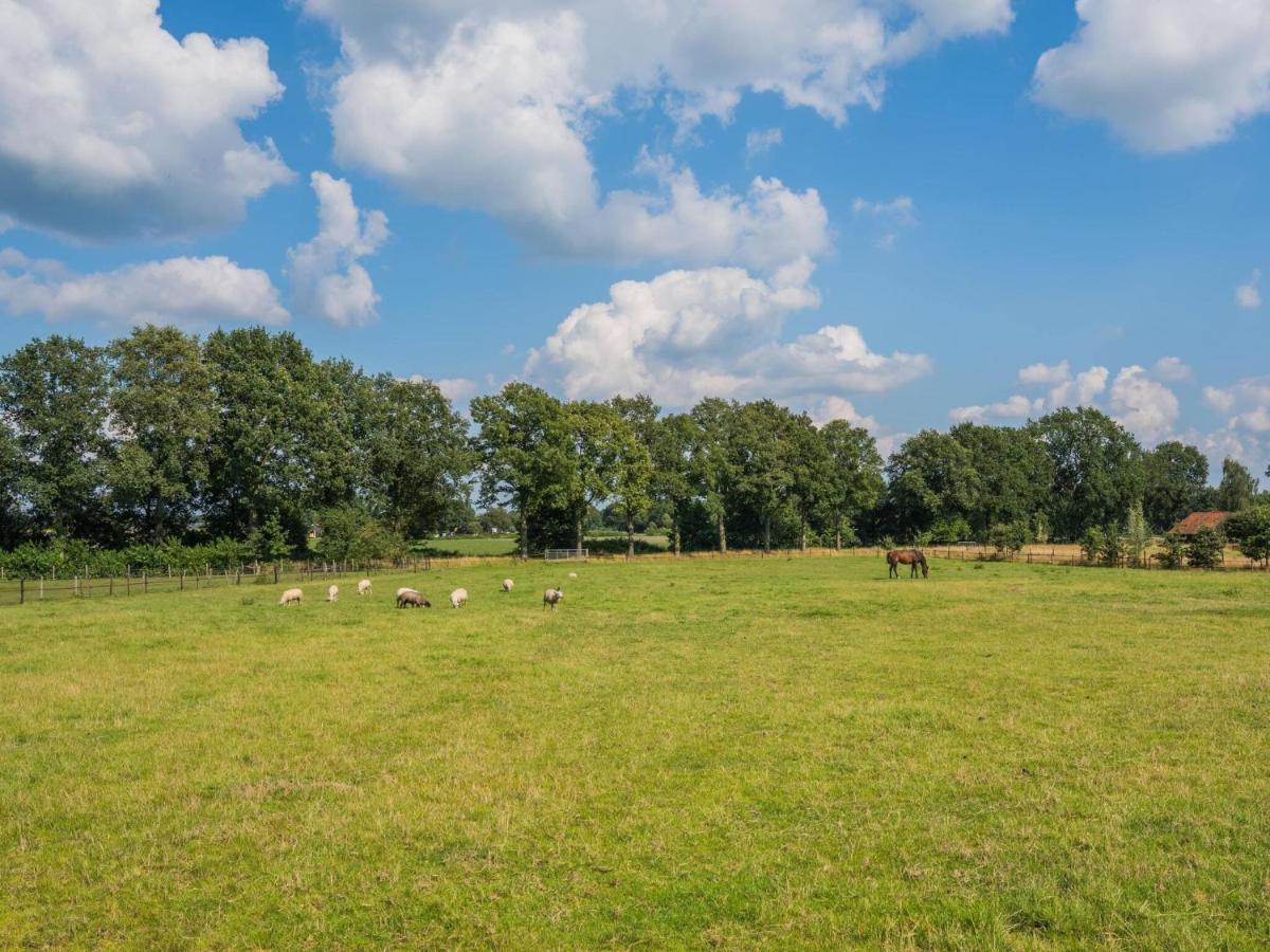 Grandeur Farmhouse In Dwingeloo At A National Park Vila Exterior foto